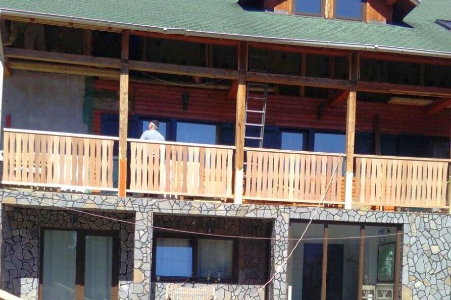 amenajare exterior lemn -balustrada grinzi lambriuri