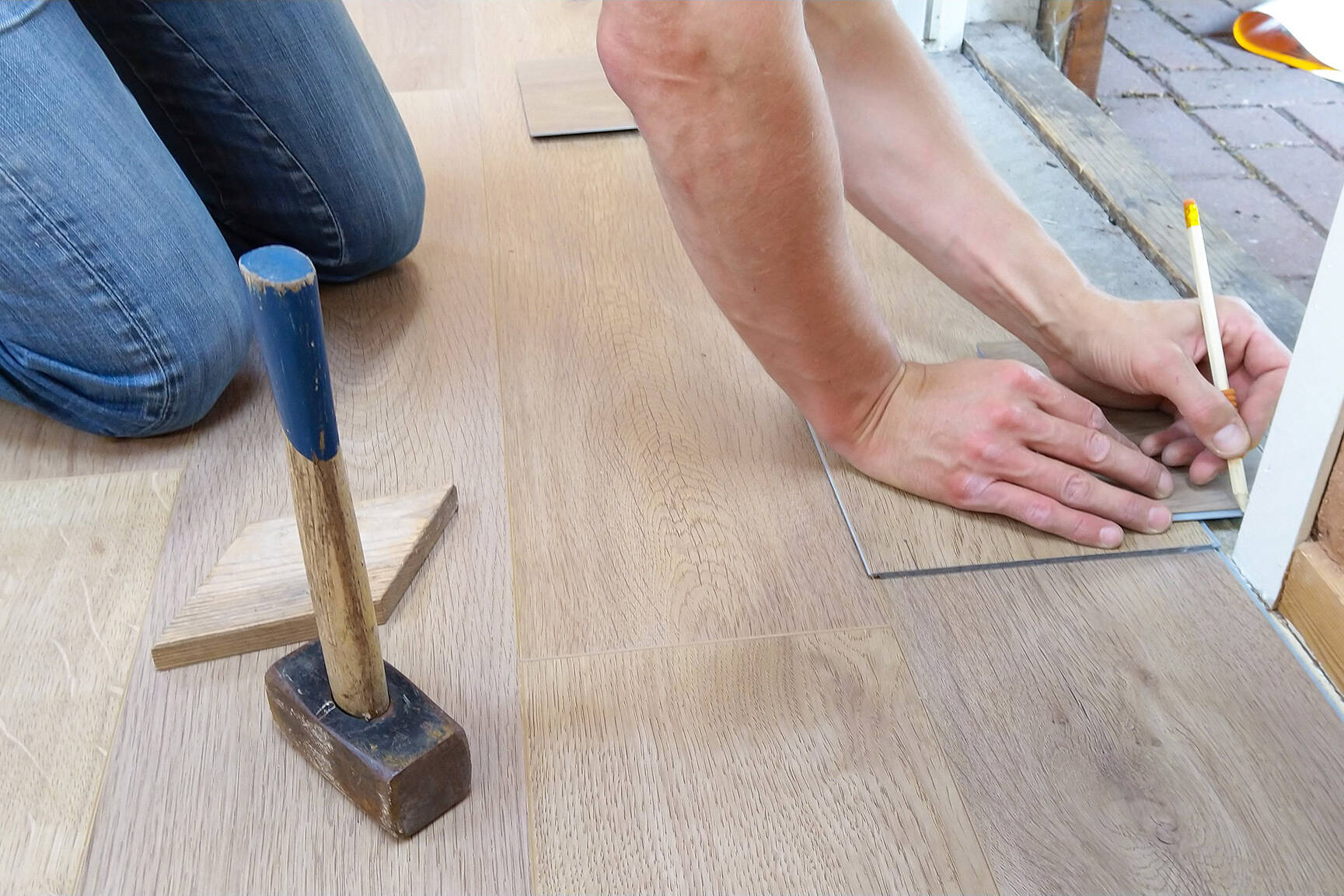 Plinta in functie de parchet si culoarea peretilor - Alma Parchet - Superparchet - Cauta versatilitate, alege calitatea, nu prețul!