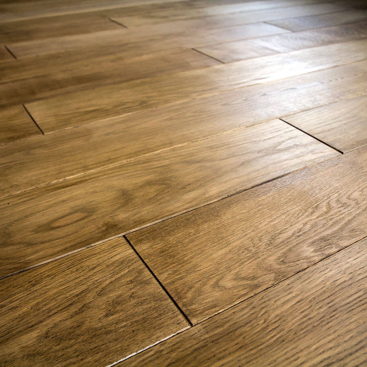 Vrei sa stii mai multe despre clasa de trafic? Afla informatii de ce e doar pentru parchet laminat, nu si stratificat, mituri si recomandari.